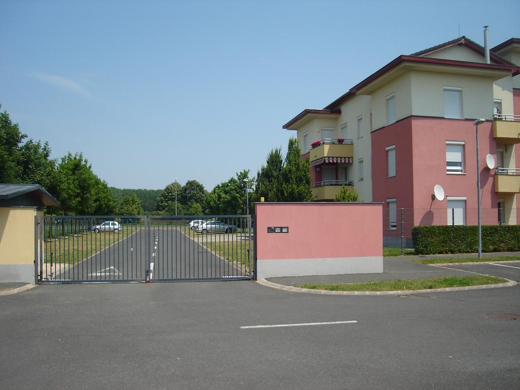 Csabai Apartman Бюк Номер фото