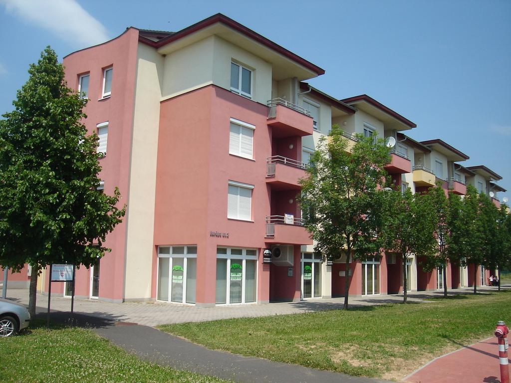 Csabai Apartman Бюк Номер фото